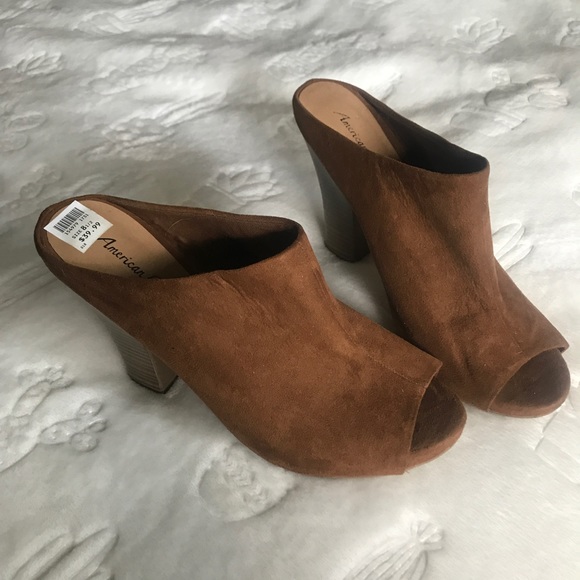 American Eagle Outfitters Shoes - ⭐️4/$25 American Eagle Tan Suede Heels